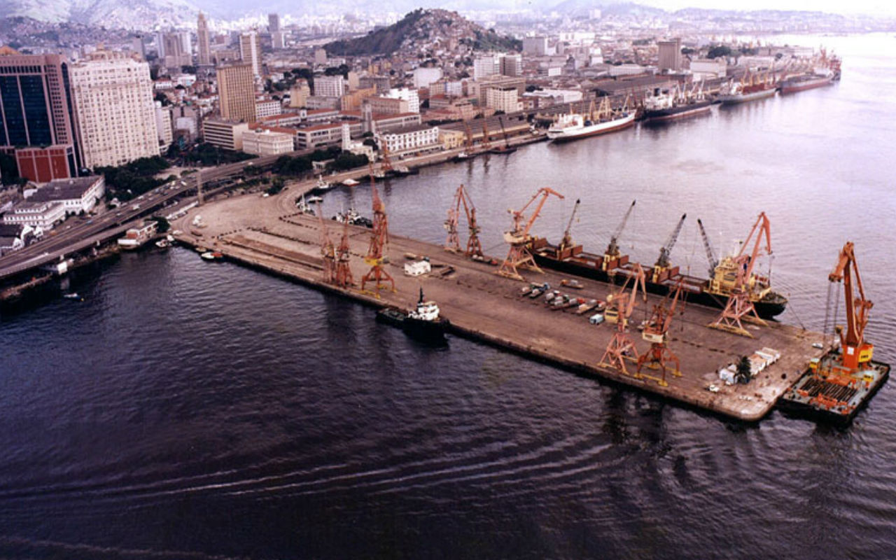 O PÍER MAUÁ NA DÉCADA DE 1980 (FOTO: DIVULGAÇÃO - COMPANHIA DOCAS)