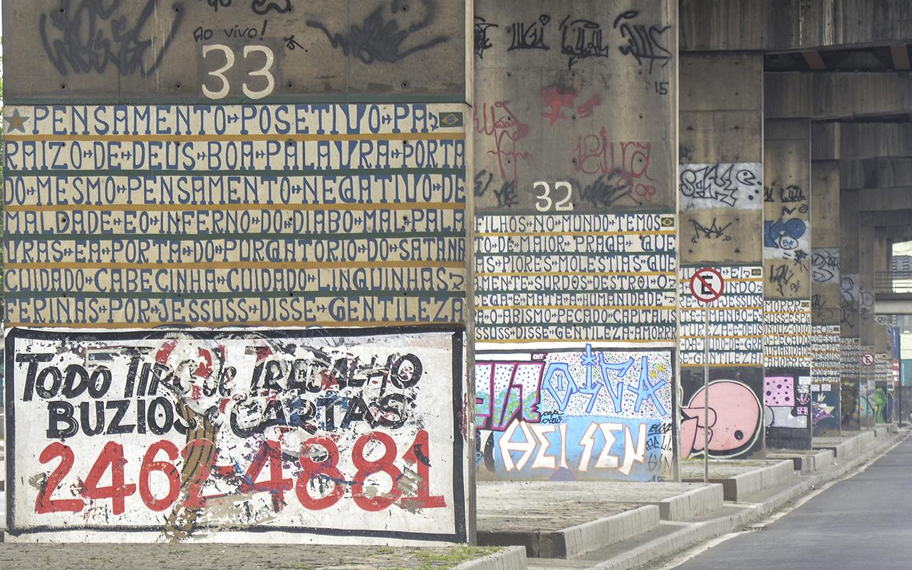 A arte de Gentileza sobre o concreto no Porto / Foto: Marcos Tristão - Museu do Amanhã