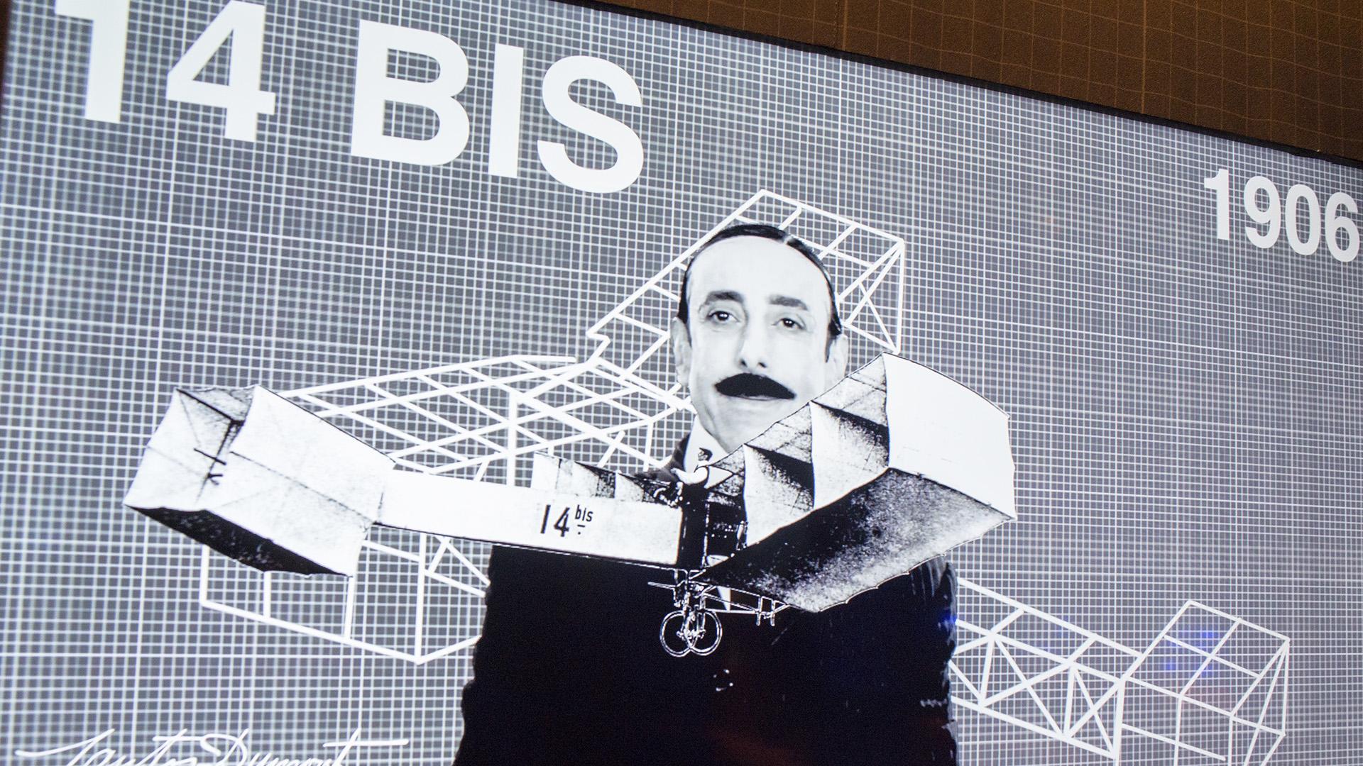 Vídeo da exposição onde um ator interpreta Santos Dumont / Foto: Marcos Tristão - Museu do Amanhã