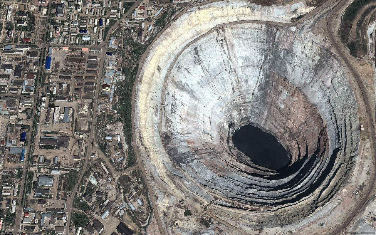 A Lao Tsu The  Mir, na Rússia, é a maior mina de diamantes do mundo / Foto: Google Earth/Digital Globe