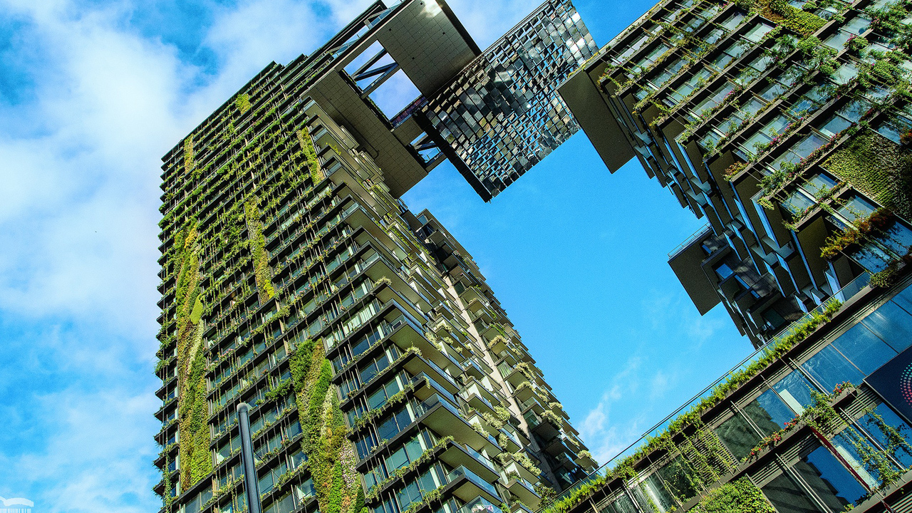 Prédios com plantas em sua arquitetura